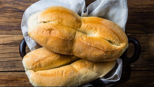 Para que quede como recién salido del horno: Así es como puedes recalentar el pan añejo con un sartén