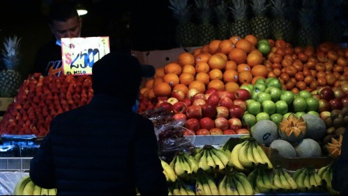 'No hay bolsillo que resista': Canasta básica de alimentos sufre fuerte alza y bordea los 58 mil pesos