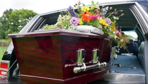 Le hicieron un funeral a su pequeña hija y descubrieron que seguía viva durante la ceremonia