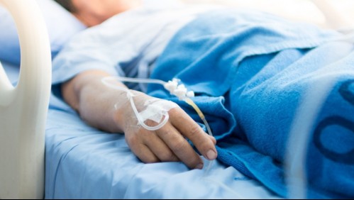 Se fue de viaje a otro país y al volver dio positivo a Covid, viruela del mono y VIH al mismo tiempo