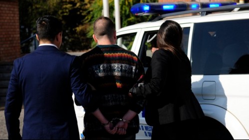 Escondido en la vegetación de un bosque: Detienen a joven delincuente prófugo desde 2020 por robo avaluado en $300 mil