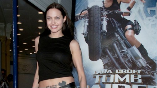 El atuendo 'total black' de Angelina Jolie que deja al descubierto un piercing en su ombligo