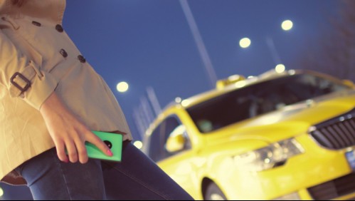 'Te duermes y ...': el terrible mensaje de un conductor de un taxi que aterrorizó a una joven pasajera