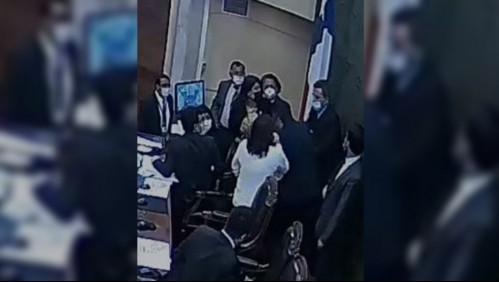 Difunden video de la agresión de diputado Gonzalo de la Carrera a Alexis Sepúlveda