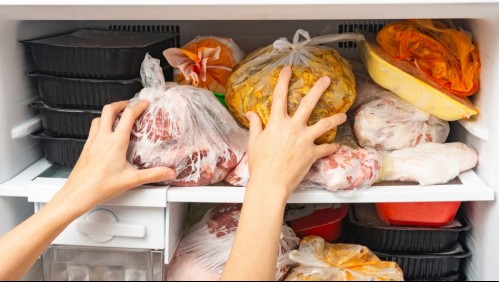 ¿Se te caen las cosas encima cuando lo abres? Estos son los consejos de los expertos para organizar el refrigerador