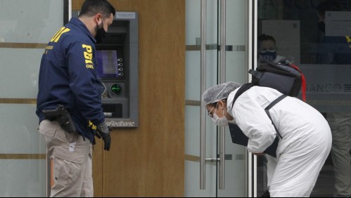 Delincuentes se hacen pasar por ejecutivos y asaltan banco en Las Condes: Habrían robado cerca de $600 millones