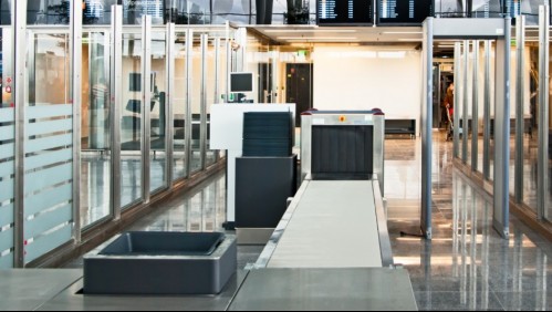 'No tengo palabras': Joven muere luego de que su pelo quedara atorado en una máquina del aeropuerto