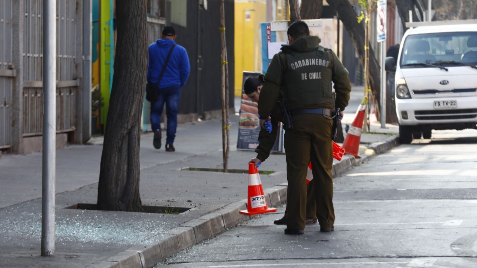 Hombre es acusado de matar a dos primos y luego a una mujer a la que intentó robar su auto para escapar Hombre es acusado de matar a dos primos y luego a una mujer a la que intentó robar su auto para escapar