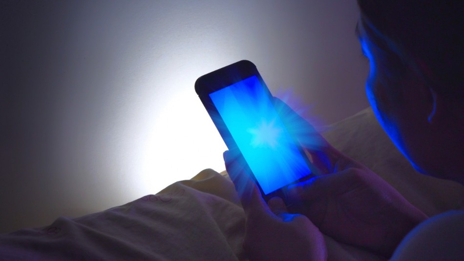 luz-azul-efecto-negativos-envejecimiento luz azul efecto negativos envejecimiento