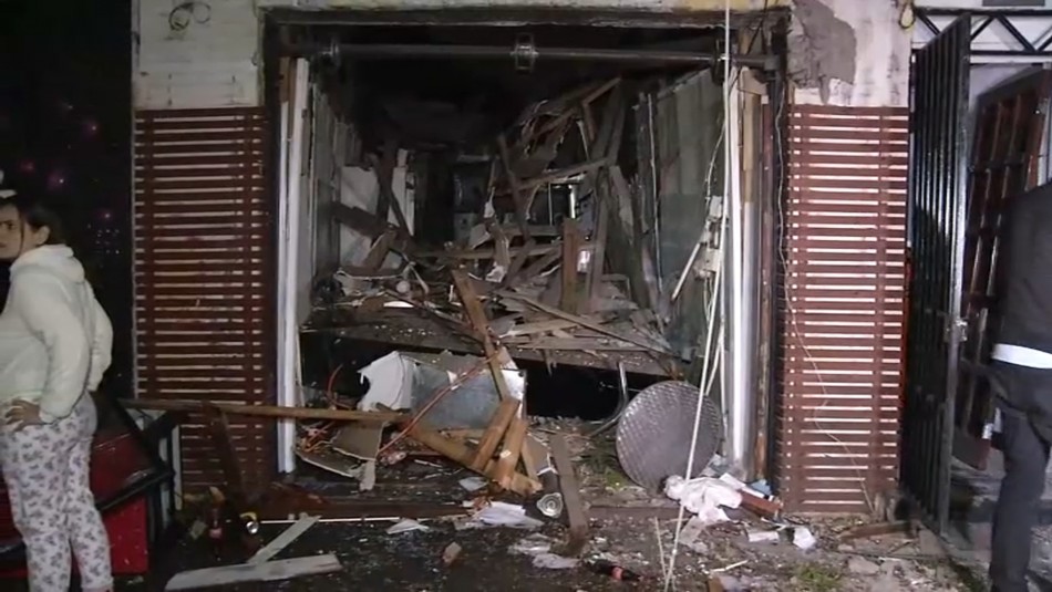 Explosión de gas en Quinta Normal deja un restaurante completamente destruido: Hay riesgo de colapso