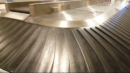 Muere trabajadora de aeropuerto luego de que su cabello se enredara en una cinta transportadora