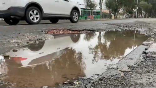 Vecinos de Maipú denuncian peligrosos socavones: 'Desde la pandemia que esto está así'