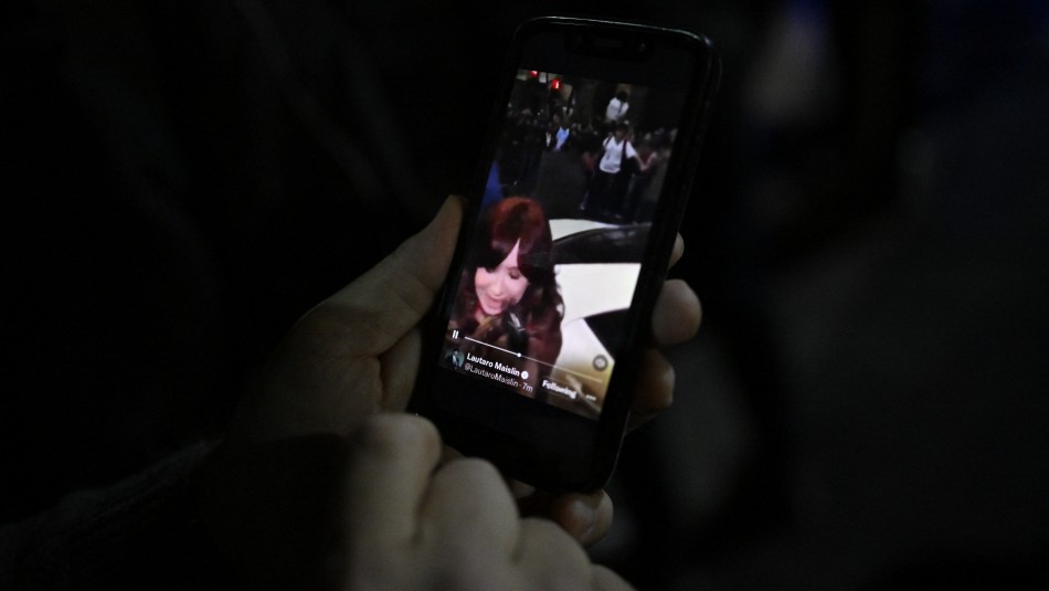 Se habría perdido información: Celular del agresor de Cristina Fernández fue formateado por la policía Se habría perdido información: Celular del agresor de Cristina Fernández fue formateado por la policía