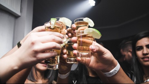 No te sirvas otro vaso: Estudio sugiere que tomar más alcohol podría aumentar las posibilidades de tener cáncer