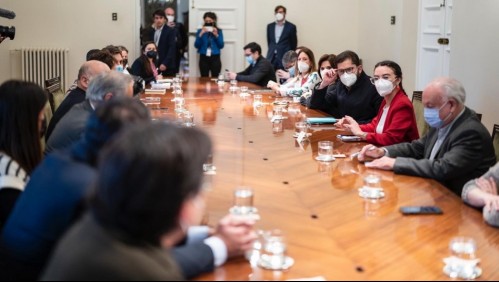 Tras reunión en La Moneda: Partidos de oficialismo y oposición manifestaron su compromiso para una nueva Constitución