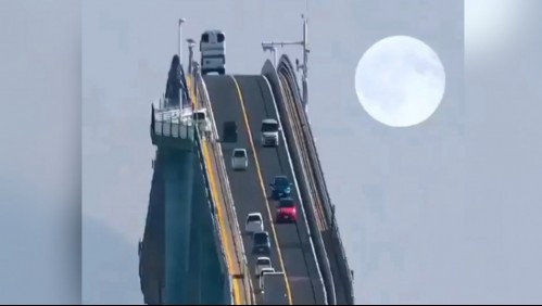 ¡Genera terror a los automovilistas! Puente parece una gran montaña rusa