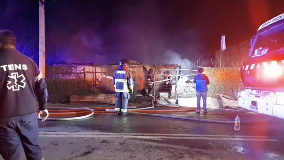 Mueren 4 integrantes de una familia en incendio en Pelarco: Uno de los fallecidos era menor de edad