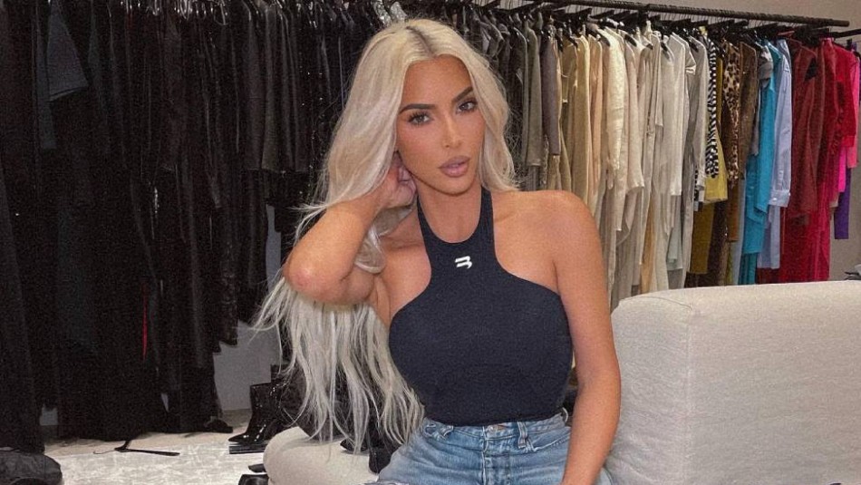 El cabello y las cejas platinadas: Kim Kardashian luce irreconocible con nuevo cambio de look
