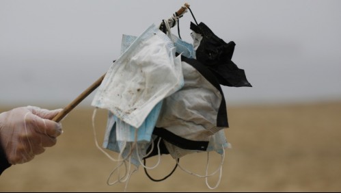 Multas sobre el millón de pesos: Aprueban proyecto de ley que prohíbe botar mascarillas a la vía pública