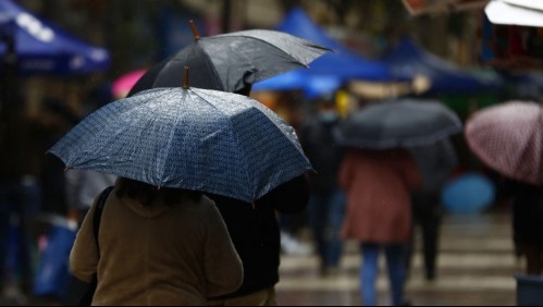 Lluvia en Santiago: Revisa cuánta agua caerá entre la noche de hoy y la jornada de mañana