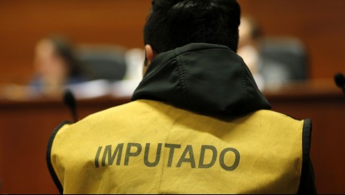 Tres adultos golpean y amenazan con un arma a dos alumnos afuera del colegio: Todo por una discusión entre compañeros