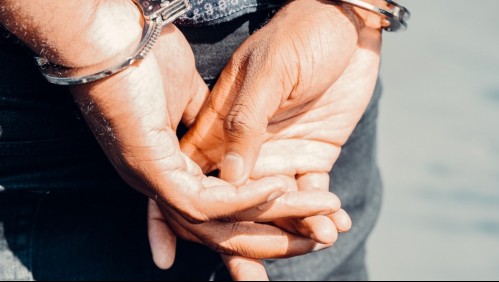 'Una tragedia terrible': Joven mata a puñaladas a sus padres, su hermana y su pequeña sobrina en su casa