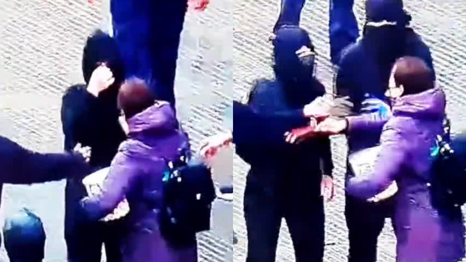 Video muestra a encapuchados agrediendo a mujer en medio de manifestaciones en la Alameda