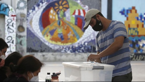 Parlamentarios presentan proyecto de ley para establecer voto obligatorio