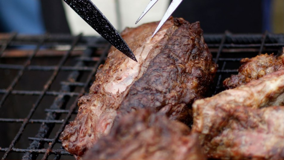 Para cinco personas y por $25.000: Descubre cómo preparar un asado que privilegia la variedad y el ahorro