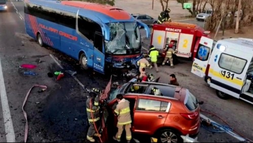 Dos fallecidos y 18 heridos deja colisión de vehículo con bus que transportaba a trabajadores mineros
