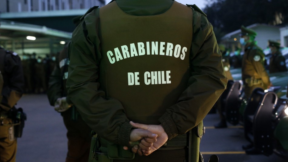 Dos carabineros de Puerto Montt son dados de baja por negligencias graves en procedimiento policial Dos carabineros de Puerto Montt son dados de baja por negligencias graves en procedimiento policial
