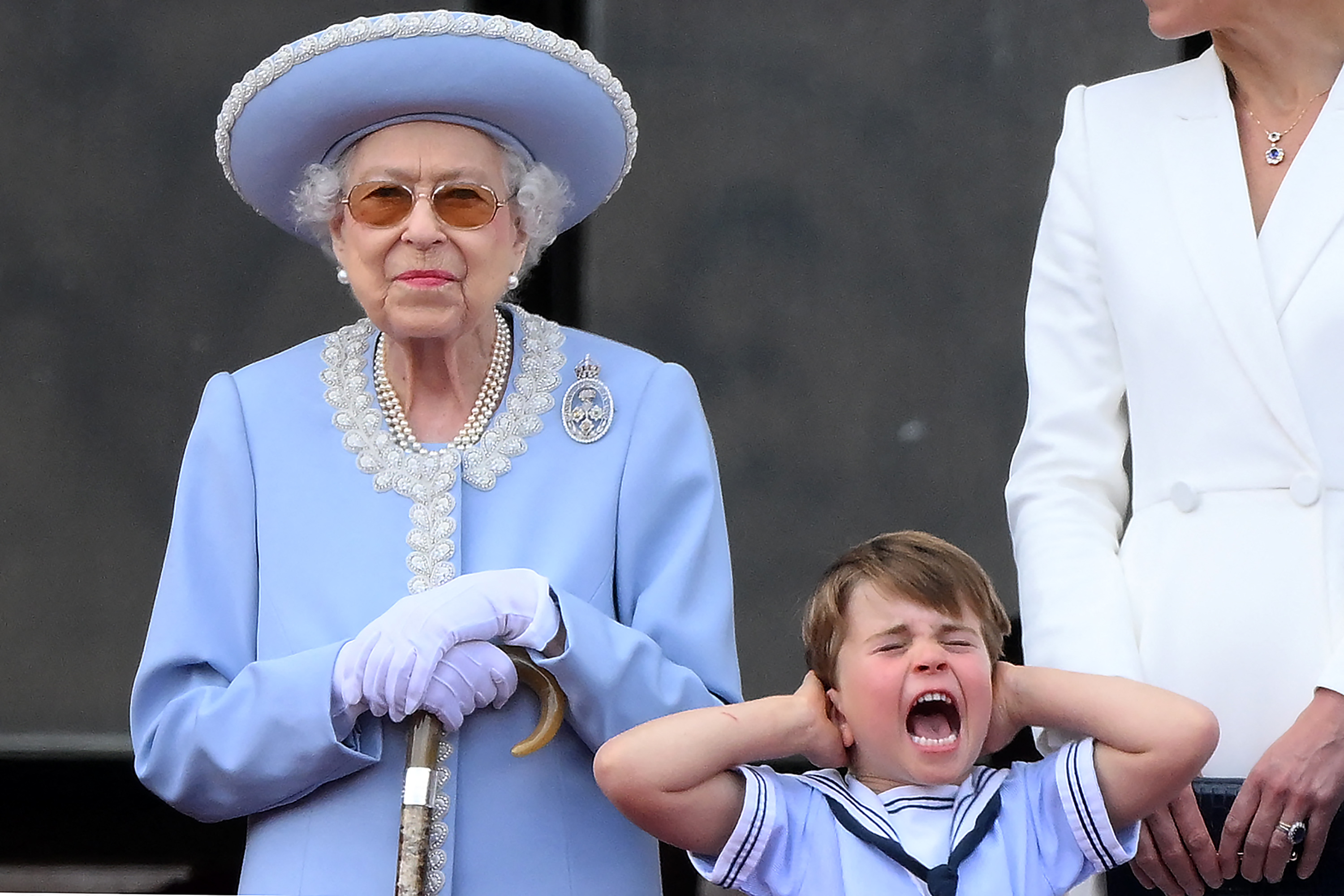 Príncipe Louis junto a la reina en las celebraciones del jubileo de platino