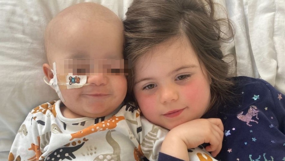 Una niña de 4 años salvó la vida de su hermanito que necesitaba un trasplante.