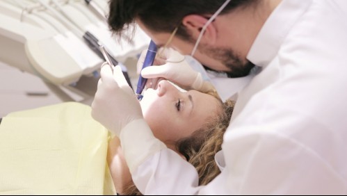 Dentista realizaba tratamientos innecesarios a personas con dientes sanos para ganar dinero: Fue condenado a prisión