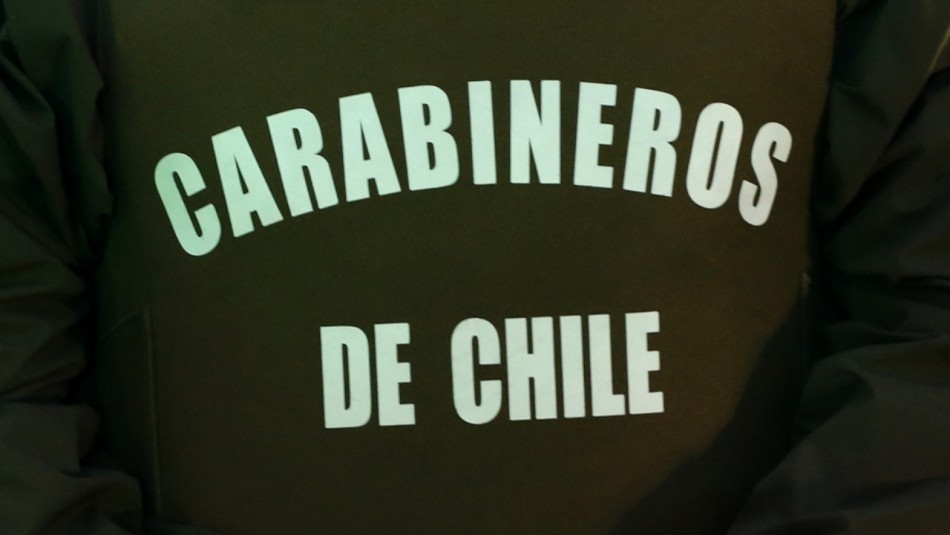 Menor fue descubierto con un arma de fuego al interior de un liceo de Iquique: Carabineros lo detuvo Menor fue descubierto con un arma de fuego al interior de un liceo de Iquique: Carabineros lo detuvo