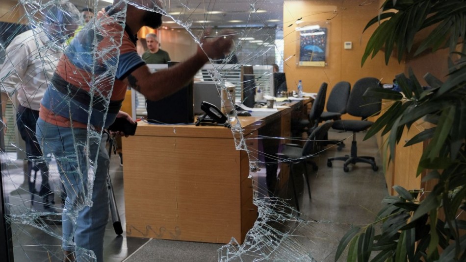 mujer-protagoniza-millonario-robo-en-un-banco-de-beirut-en-libano Una mujer protagonizó un millonario robo en un banco de Beirut, en Líbano.