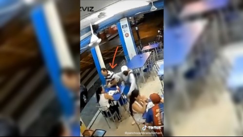 No pensó en su acompañante: Hombre huyó en plena cita al ver a ladrón armado