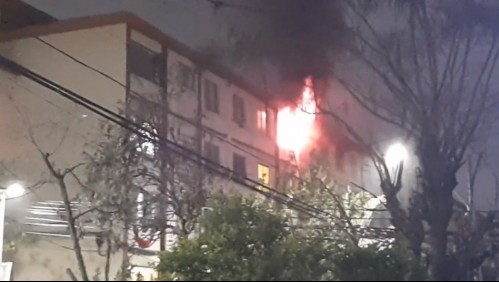 Incendio afectó a edificio residencial en Ñuñoa