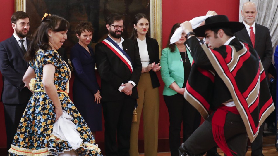 Presidente Gabriel Boric disfrutó de Esquinazo en el Palacio de La Moneda