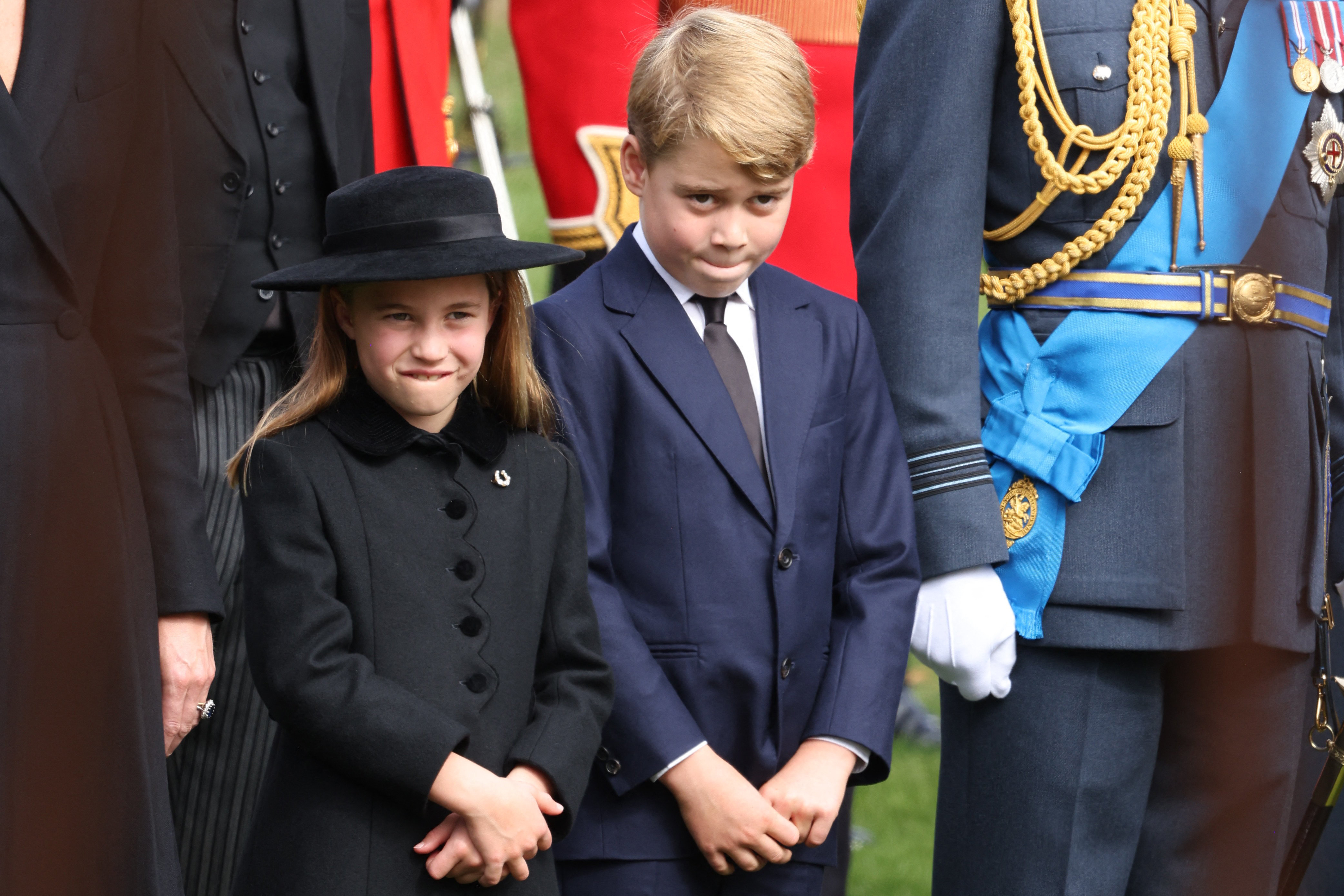 Princesa Charlotte y el príncipe George durante el funeral de la reina Isabel II