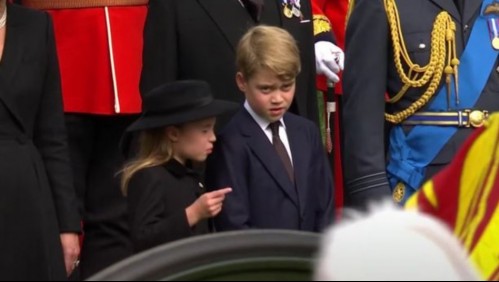 'Tienes que inclinarte': Princesa Charlotte le recordó a su hermano el protocolo en el funeral de la reina Isabel