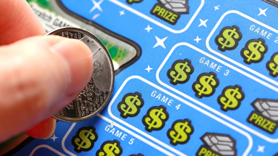 Un hombre ganó medio millón de dólares en la lotería en EEUU.