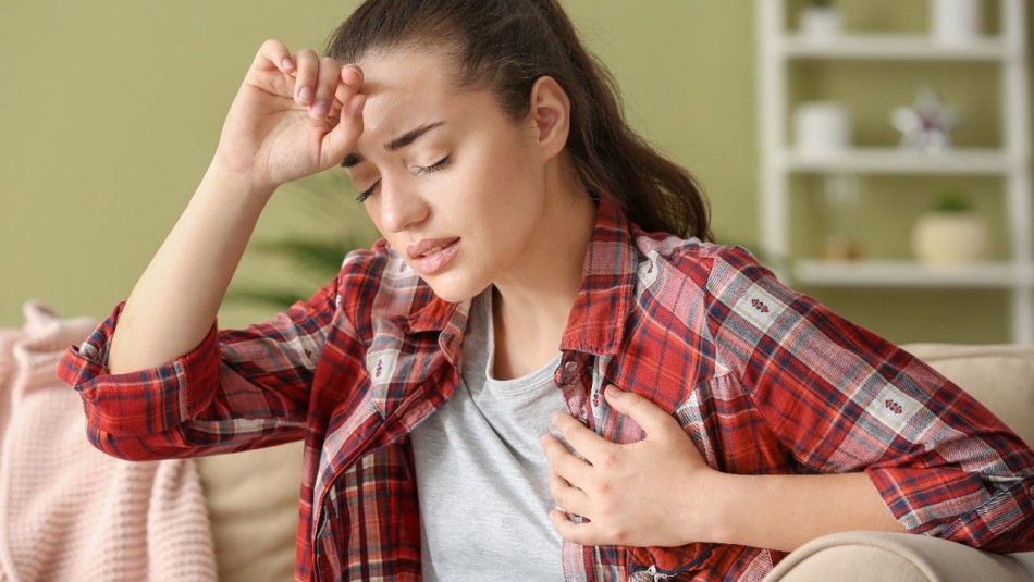 Estos son 8 síntomas que podrían indicar que una mujer está sufriendo un infarto