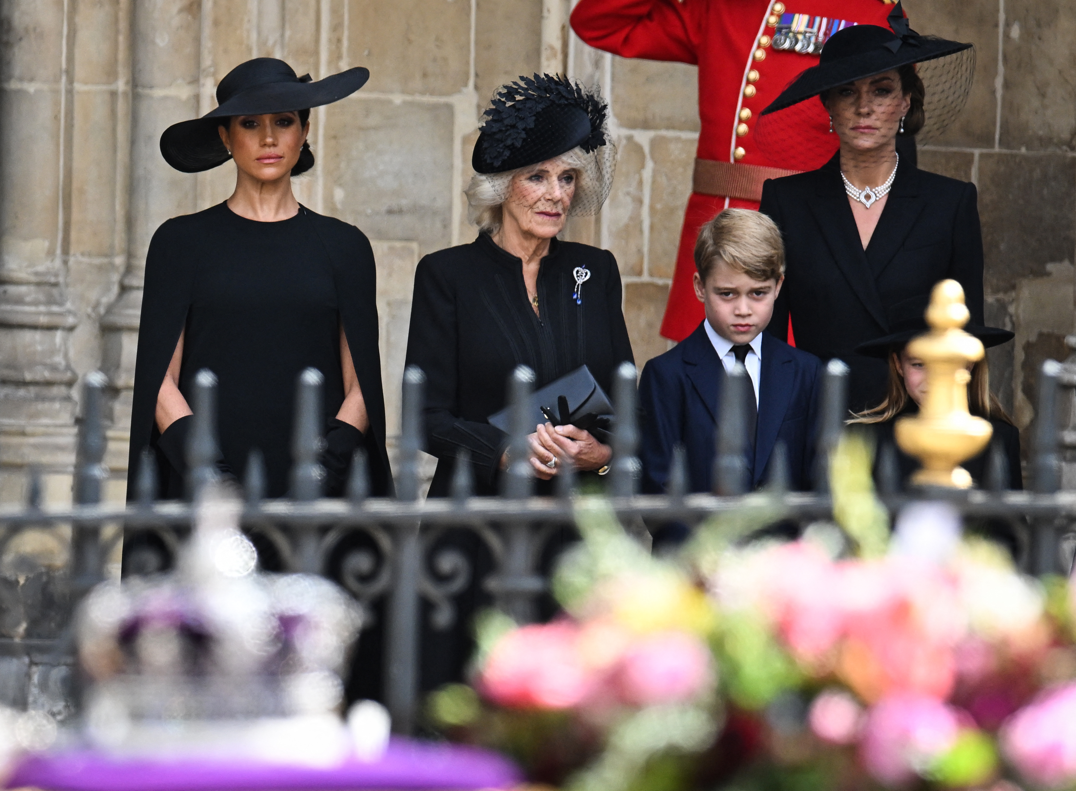 Meghan, Camila, George y Kate en el funeral de la reina Isabel II