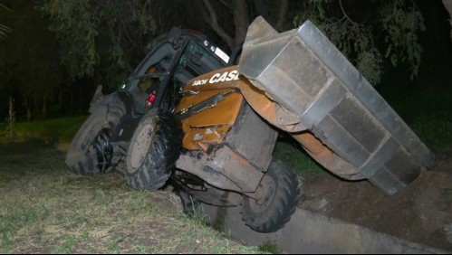 Sujeto robó una retroexcavadora, chocó un vehículo municipal e intentó atropellar a un carabinero