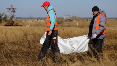 Ucrania asegura que exhumaron 447 cuerpos y que 30 de ellos tenían 'signos de tortura'