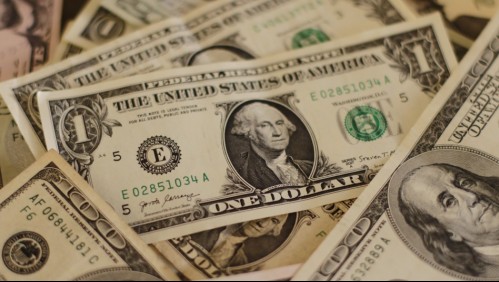 Dólar sube y alcanza los $970: Este es su mayor precio desde mediados de julio
