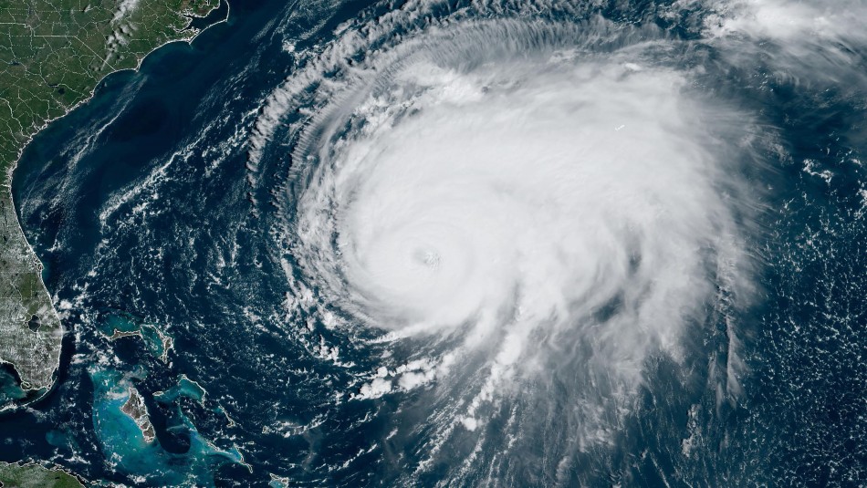 Huracán Fiona causa vientos de hasta 160 km/h y lluvias torrenciales en islas Bermudas