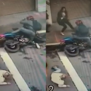 Mujeres golpean a ladrón que escapaba en moto y arrolló a un abuelito: vecinos quemaron el vehículo Mujeres golpean a ladrón que escapaba en moto y arrolló a un abuelito: vecinos quemaron el vehículo