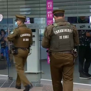 Se llevaron bolsas cargadas con celulares: Sujetos asaltaron dos tiendas del Mall Plaza Sur en San Bernardo Se llevaron bolsas cargadas con celulares: Sujetos asaltaron dos tiendas del Mall Plaza Sur en San Bernardo